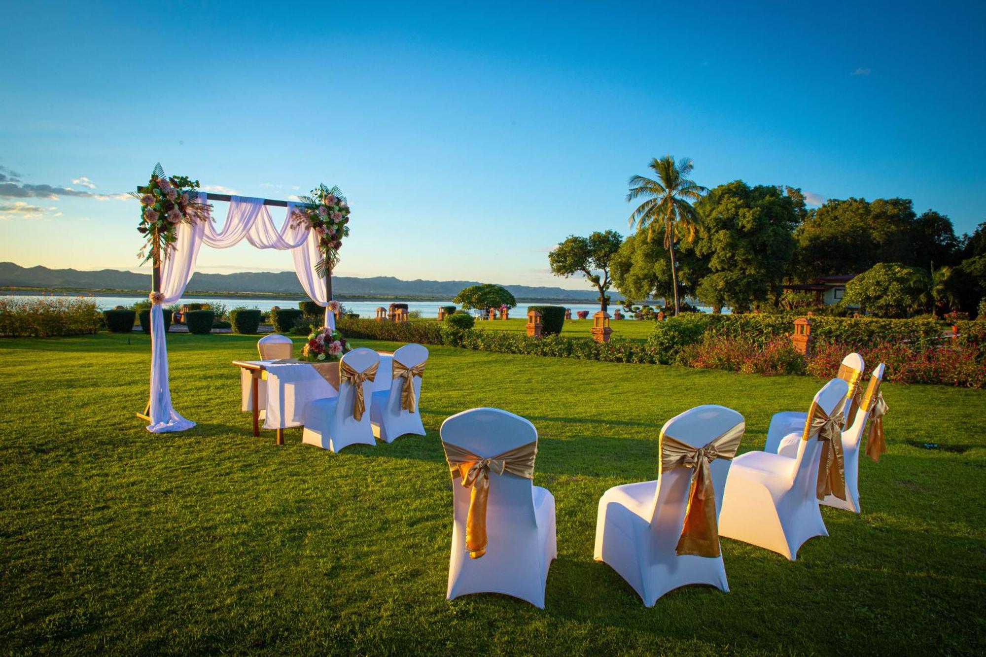 Bagan Thiripyitsaya Sanctuary Resort Екстериор снимка